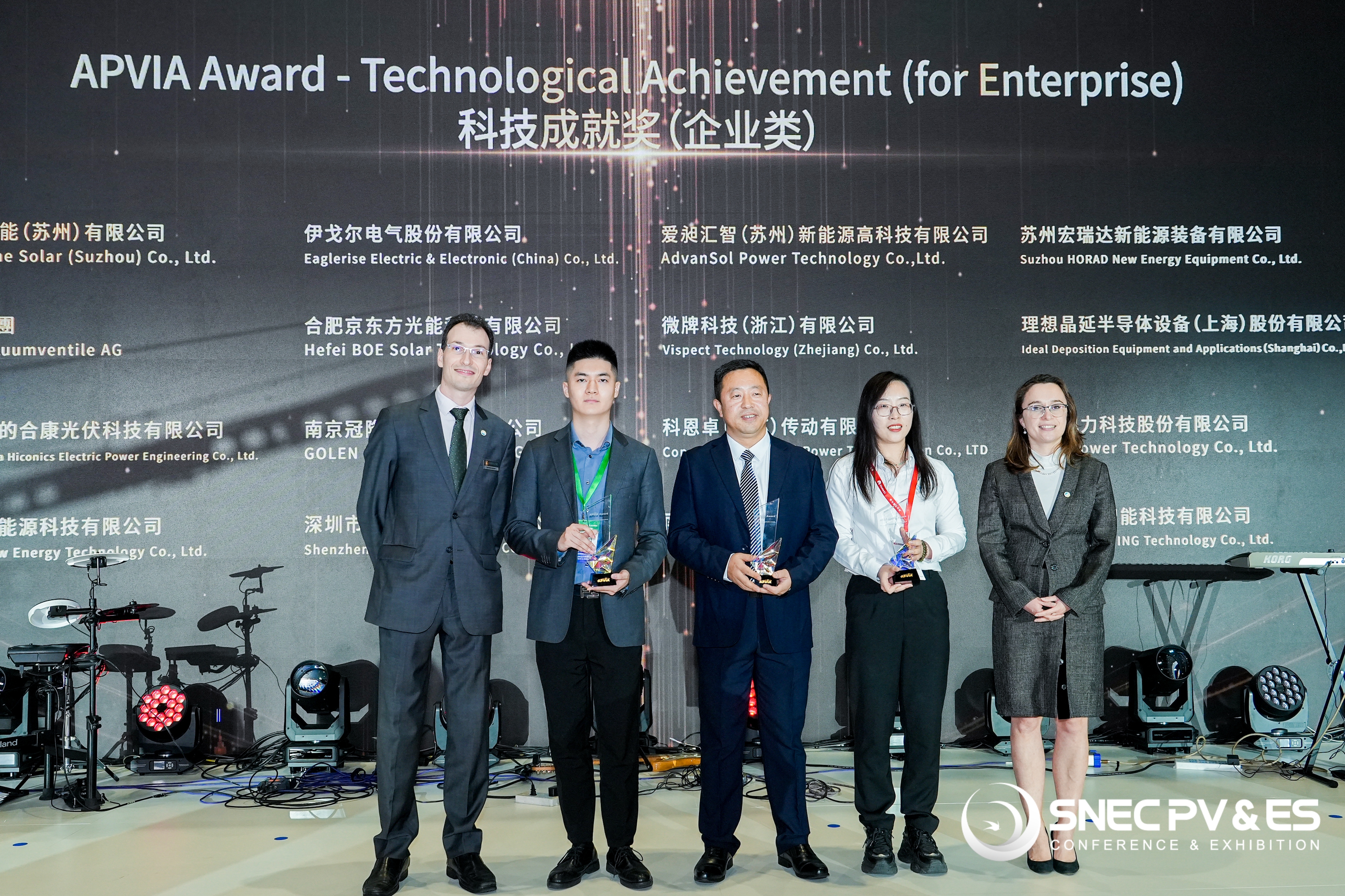 问鼎亚洲光伏产业协会殊荣！壹号娱乐科技斩获APVIA科技成就奖